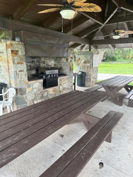 Lake Valrico'S Camelot Court With Heated Pool & Access To Private Lake Exterior photo