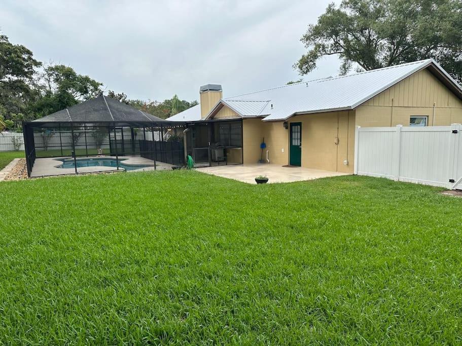 Lake Valrico'S Camelot Court With Heated Pool & Access To Private Lake Exterior photo