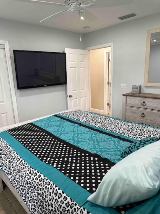 Lake Valrico'S Camelot Court With Heated Pool & Access To Private Lake Exterior photo